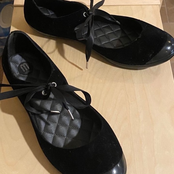 Melissa Shoes - MELISSA BLACK FLAT CLOSED TOE SIZE 10